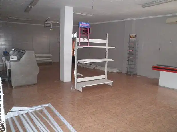 Local comercial en venta en Calle Santa Amalia