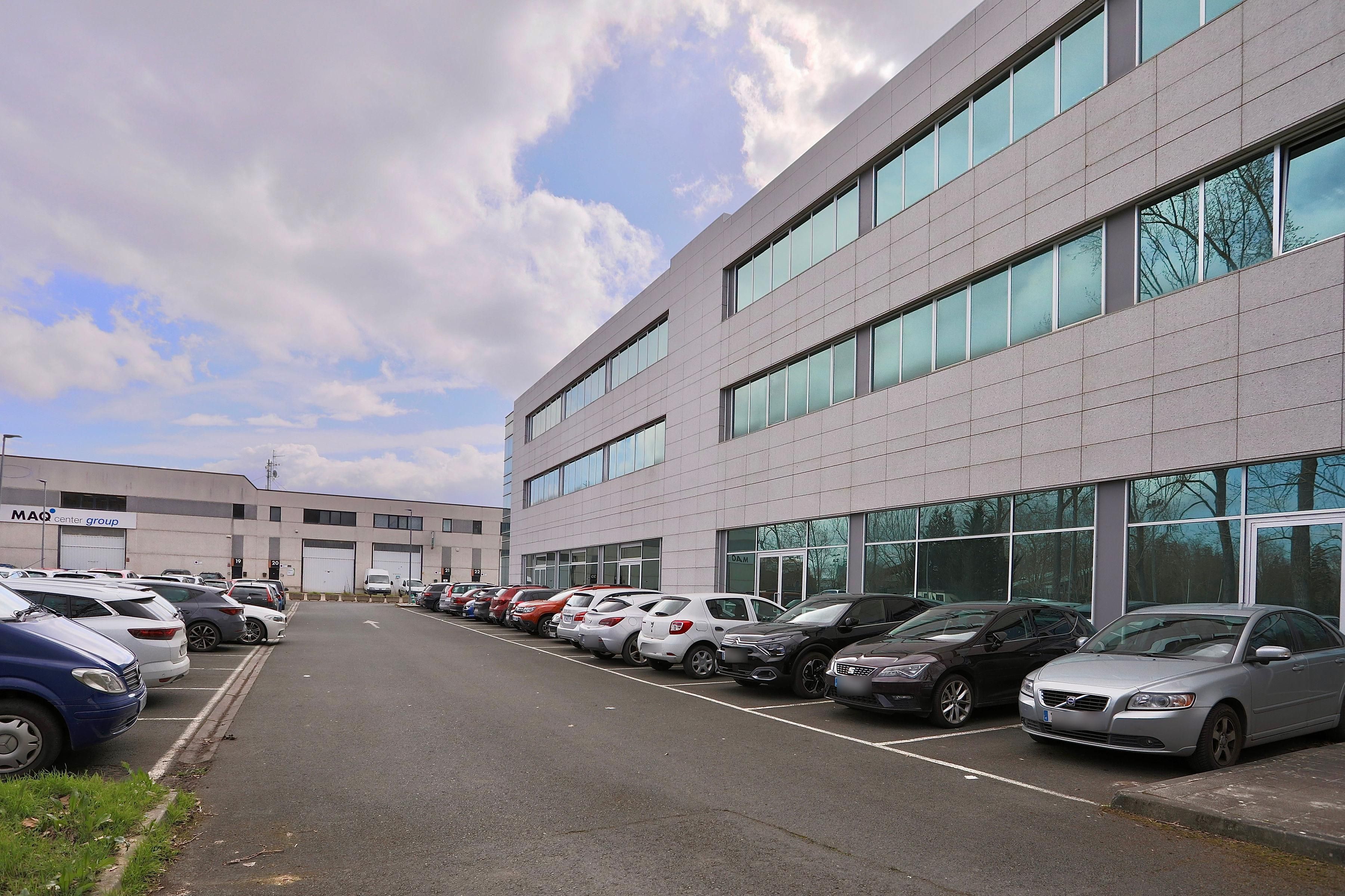 Vista exterior de Oficina en venda en Vitoria - Gasteiz amb Aire condicionat, Calefacció i Traster
