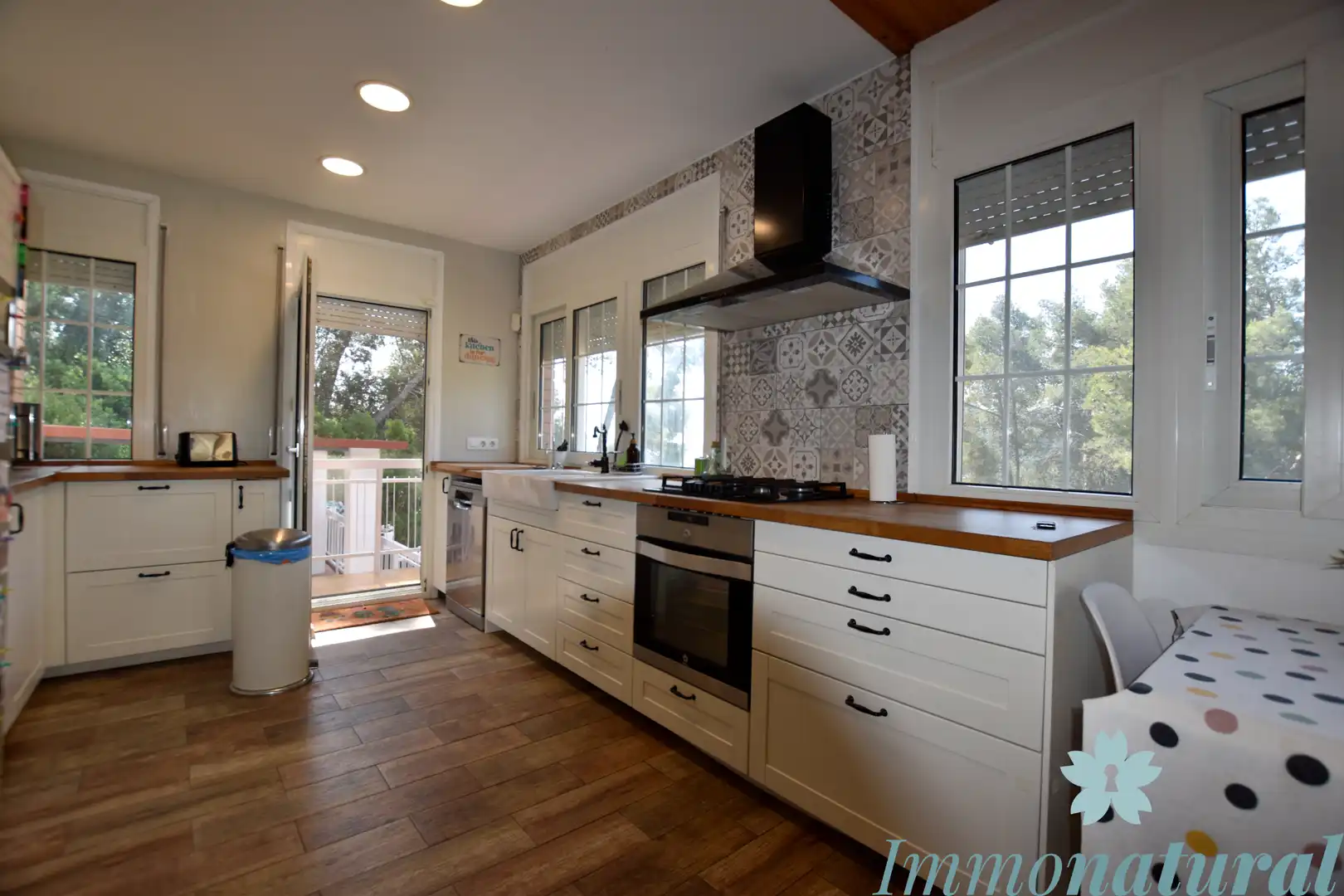 Cocina de Casa o chalet en venta en Torrelles de Llobregat con Aire acondicionado, Calefacción y Jardín privado