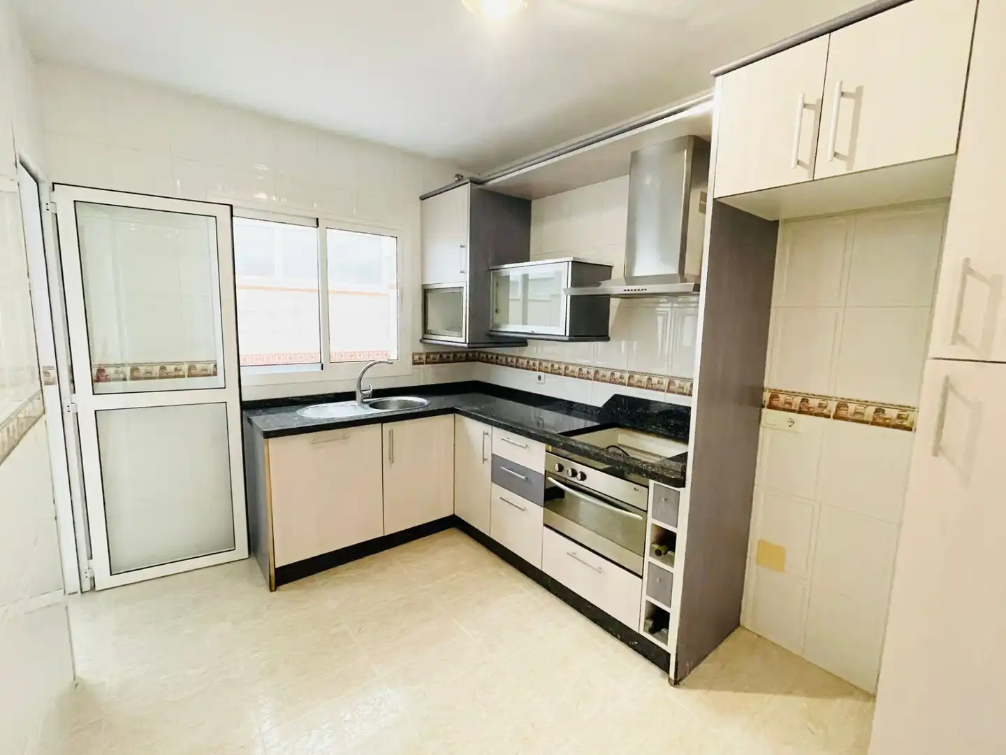 Cocina de Piso en venta en Torrox con Terraza, Horno y Piscina comunitaria