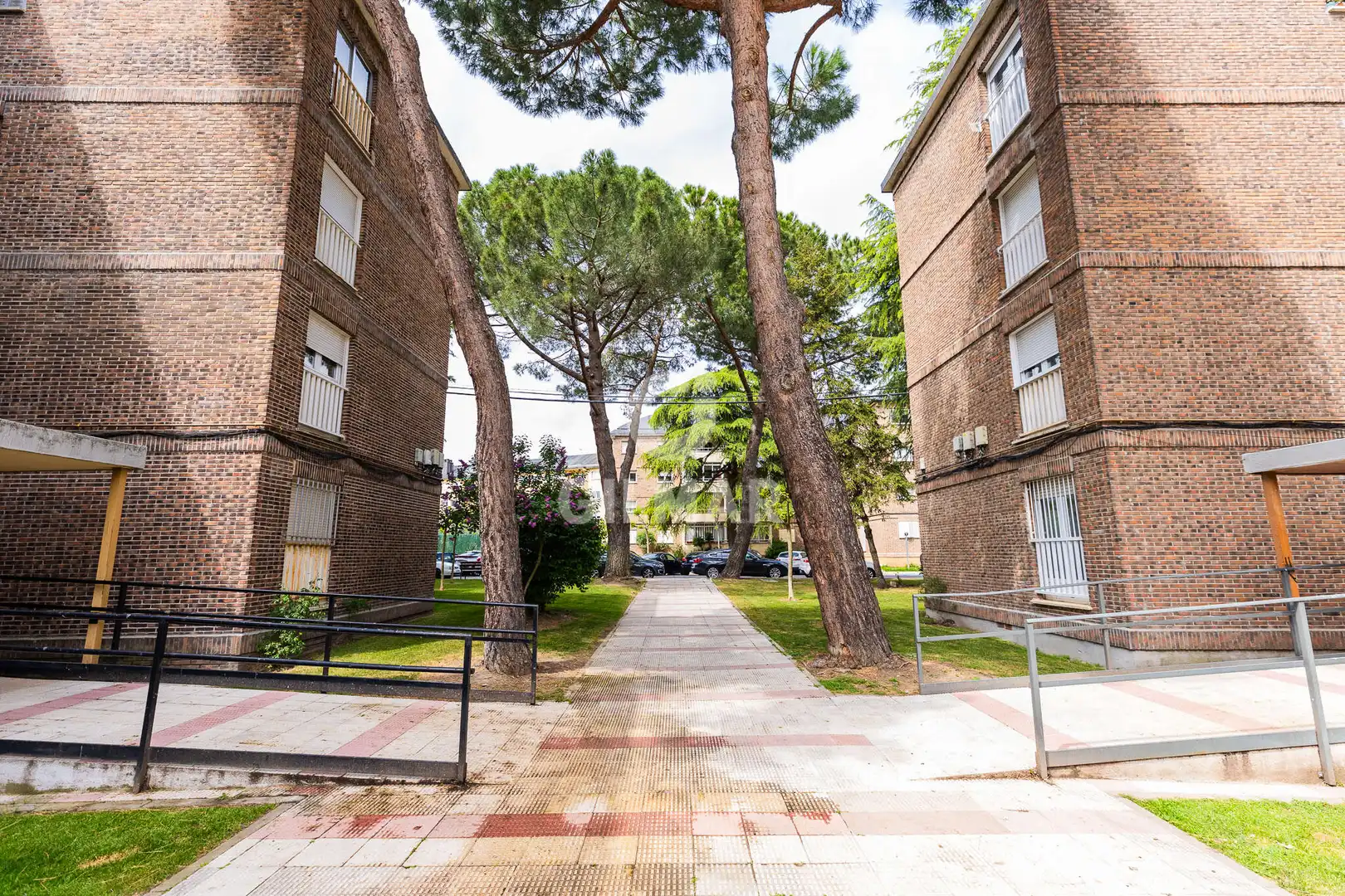 Vista exterior de Piso en venta en Guadarrama con Calefacción, Jardín privado y Piscina