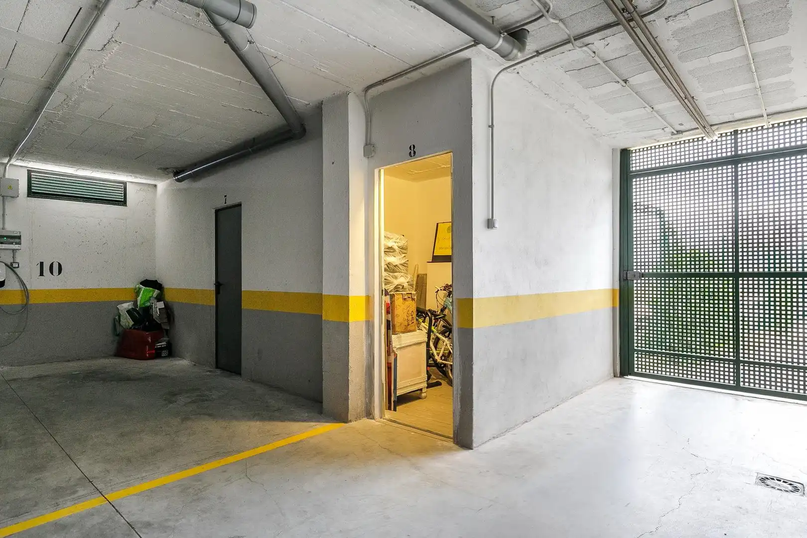 Parking de Ático en venta en Jun con Aire acondicionado, Calefacción y Jardín privado