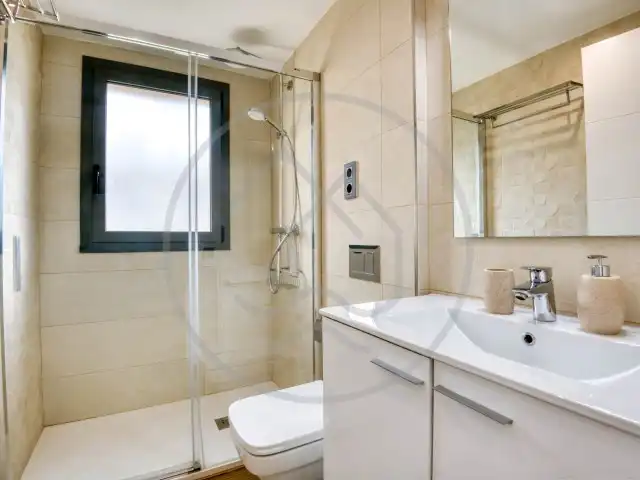 Bathroom of Flat for sale in Castell d'Aro, Platja d'Aro i s'Agaró  with Air Conditioner, Heating and Terrace