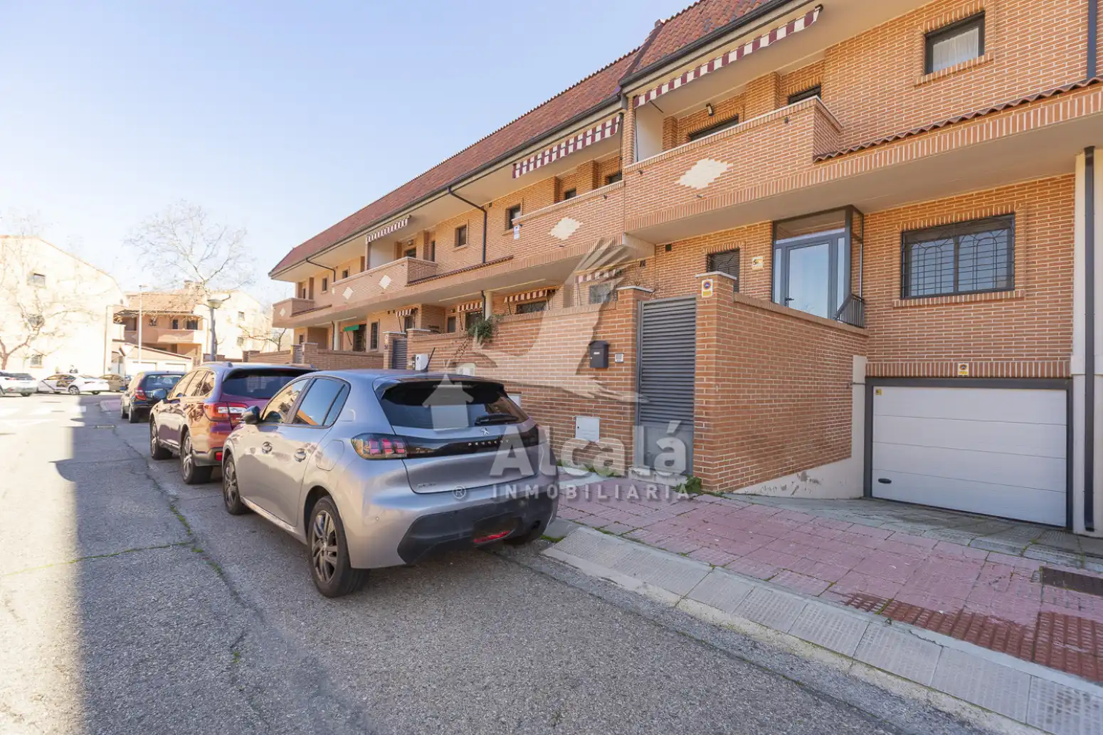 Vista exterior de Casa o xalet en venda en Alcalá de Henares amb Aire condicionat, Calefacció i Jardí privat