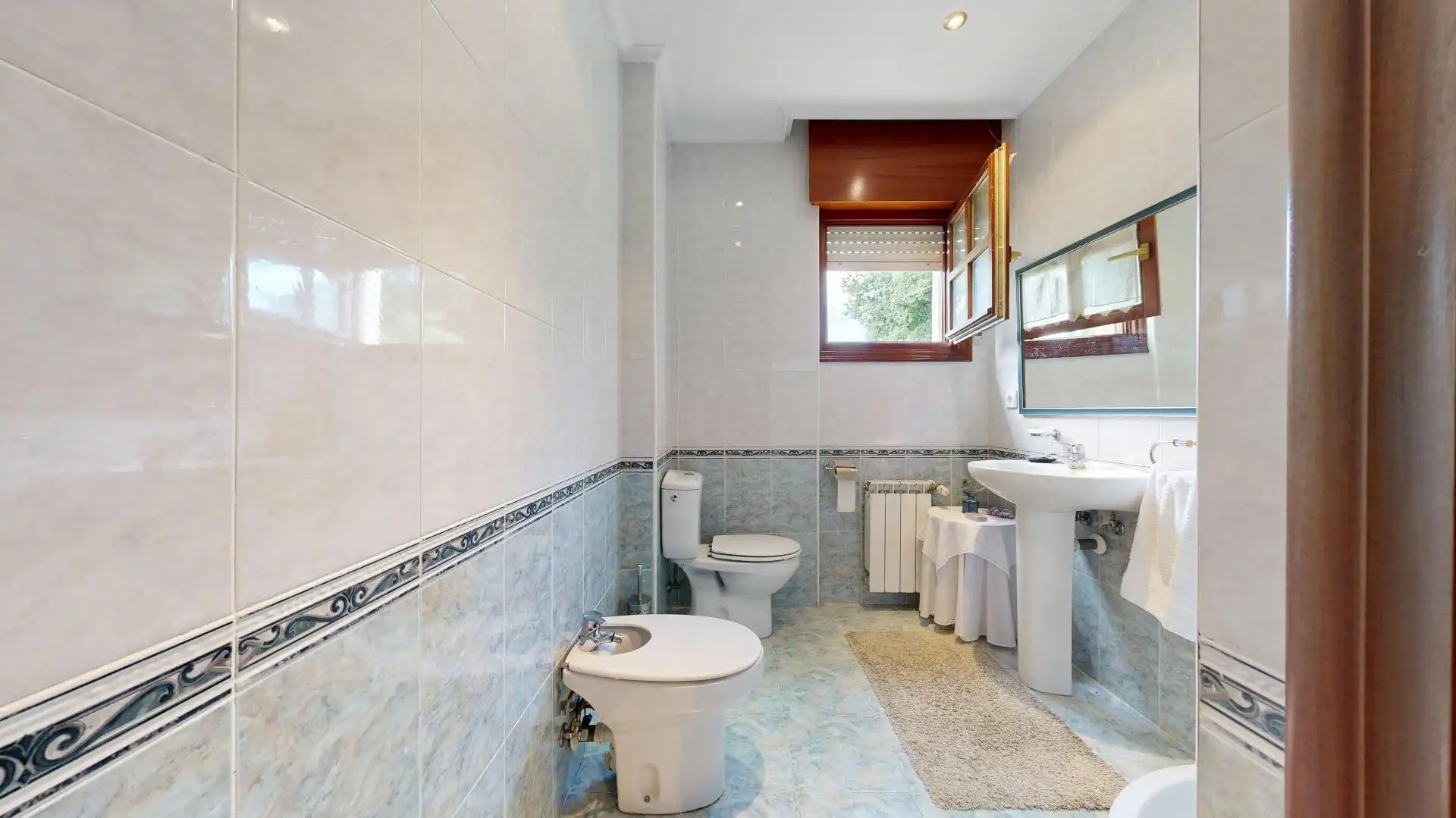 Baño de Casa adosada en venta en Zalla  con Calefacción, Jardín privado y Terraza