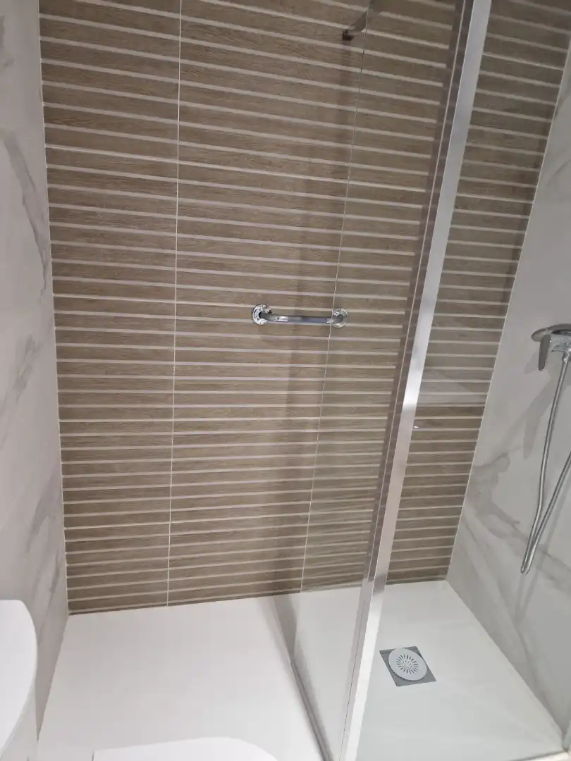 Bathroom of Apartments for rent in Granada  with Heating, Furnished and Washing machine