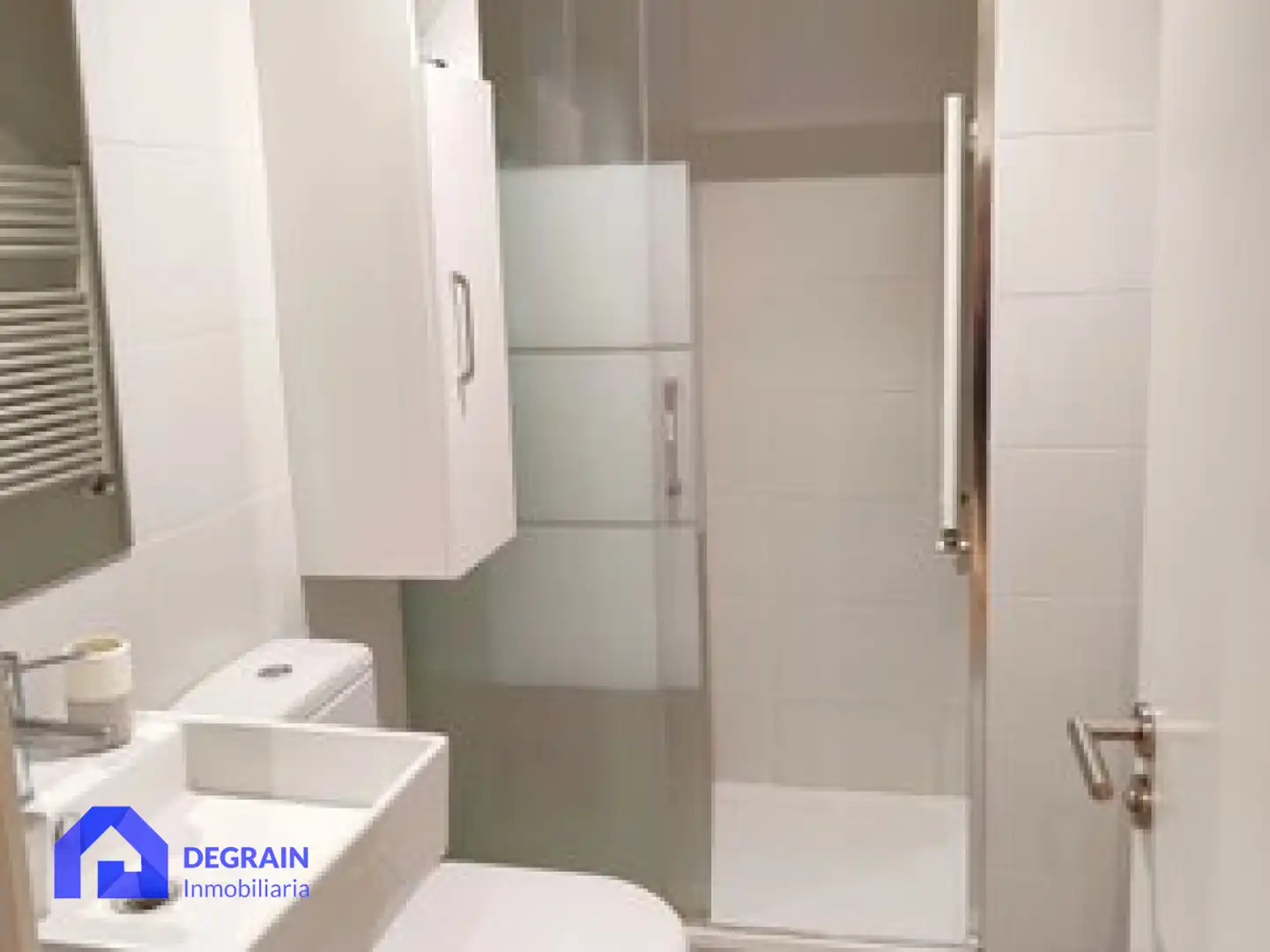 Badezimmer von Wohnung zum Verkauf in Oviedo  mit Heizung, Privatgarten und Abstellraum