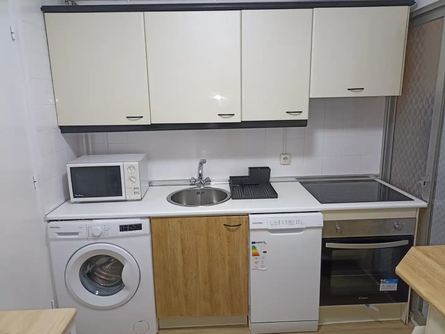 Room in Calle Hornos Caleros, Estación