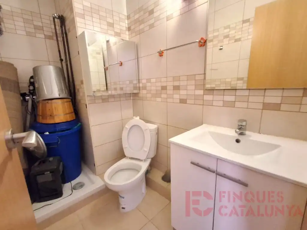 Bathroom of Flat for sale in Girona  with Furnished and Balcony