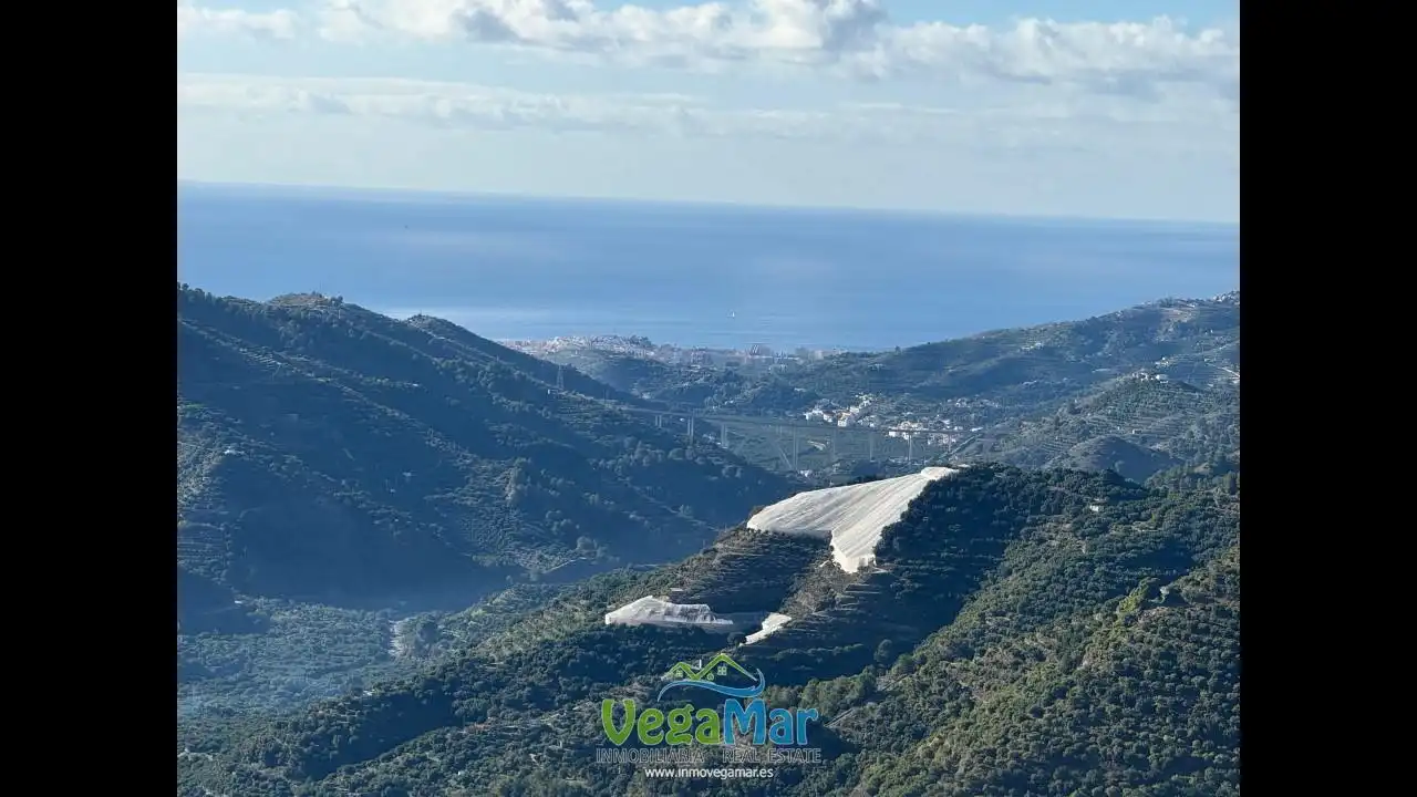 Vista exterior de Finca rústica en venda en Otívar amb Jardí privat, Terrassa i Piscina