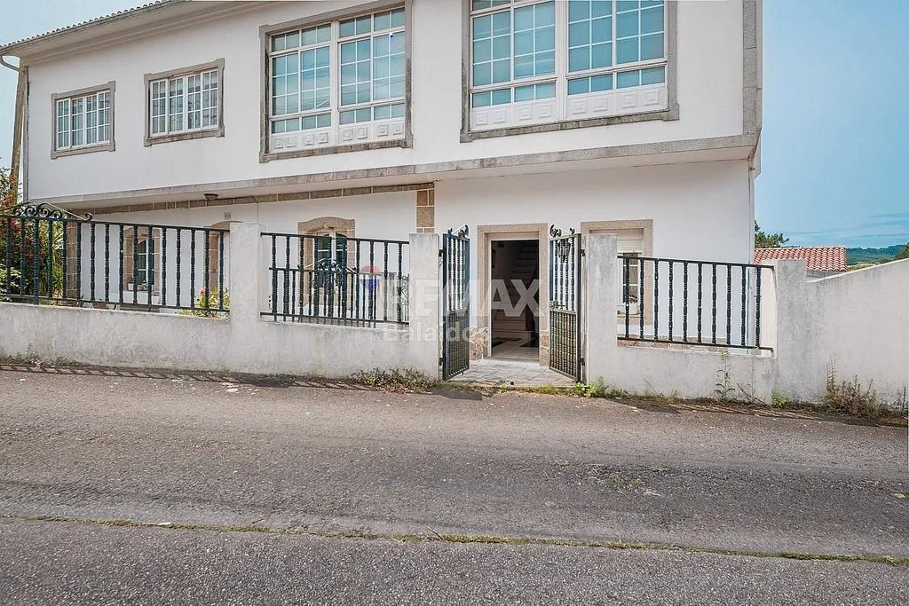 Exterior view of House or chalet for sale in A Pobra do Caramiñal  with Heating, Private garden and Parquet flooring