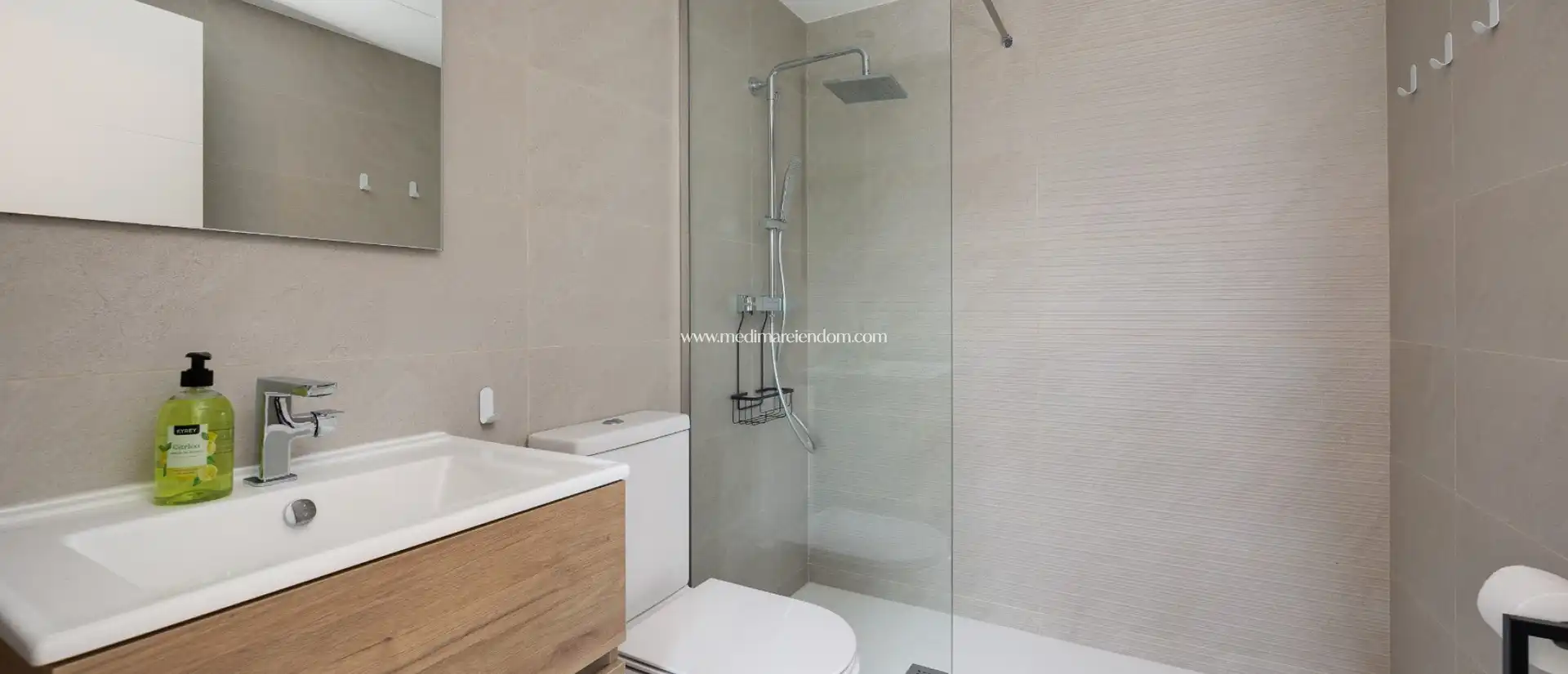 Bathroom of Flat for sale in Orihuela  with Air Conditioner, Heating and Private garden