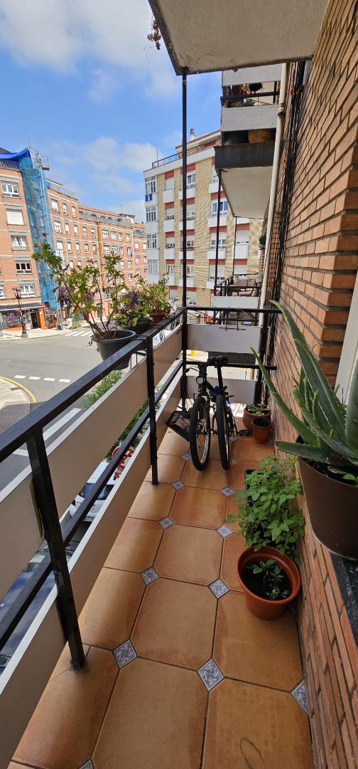 Balcony of Flat for sale in Oviedo   with Heating, Parquet flooring and Furnished