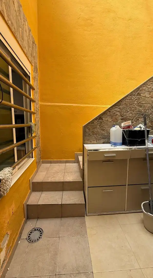 Cuina de Casa adosada en venda en Cornellà de Llobregat amb Aire condicionat, Calefacció i Terrassa