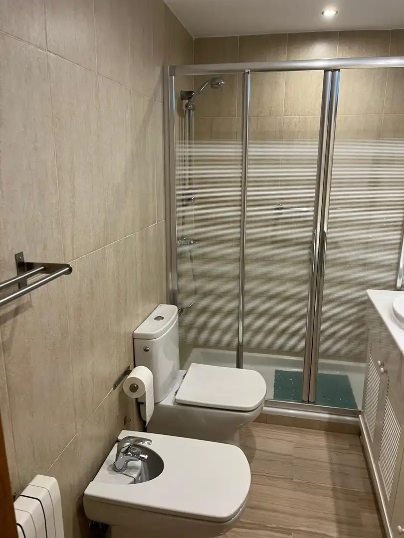 Badezimmer von Wohnung zur Miete in Córdoba mit Klimaanlage, Balkon und Alarm