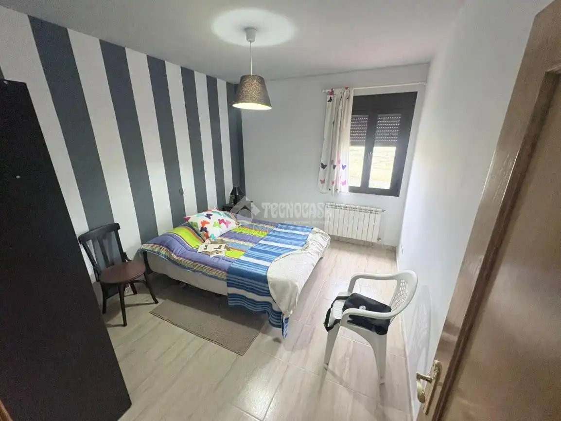 Habitación de Casa adosada en venta en Velada con Aire acondicionado, Calefacción y Jardín privado