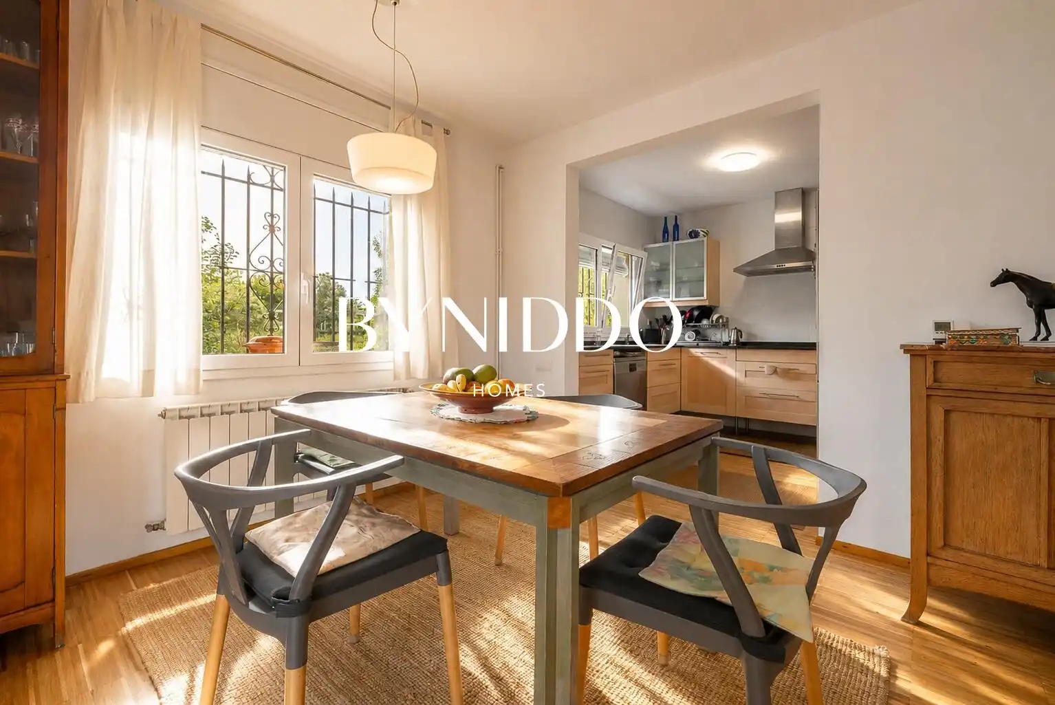 Vista exterior de Casa o xalet en venda en Sant Cugat del Vallès amb Aire condicionat, Calefacció i Jardí privat