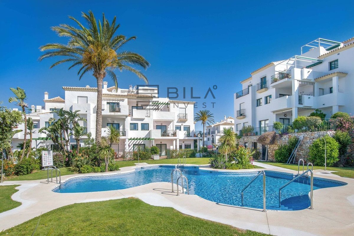 Vista exterior de Pis en venda en Alhaurín El Grande amb Aire condicionat, Terrassa i Piscina