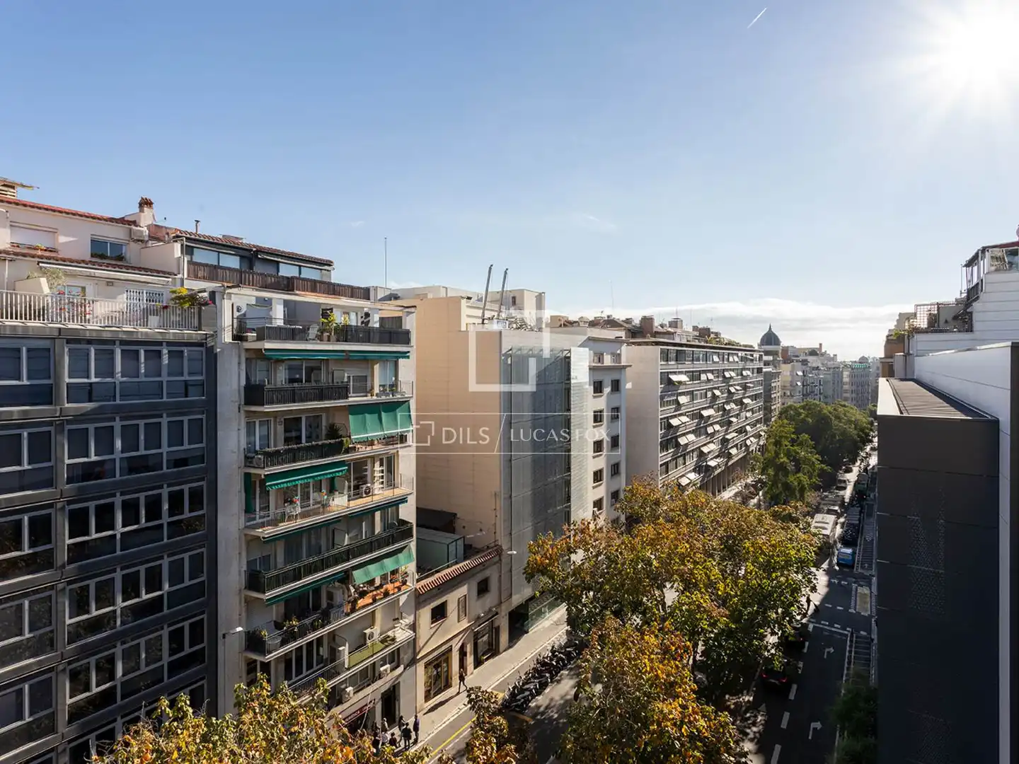 Vista exterior de Àtic en venda en Barcelona amb Terrassa, Piscina i Balcó