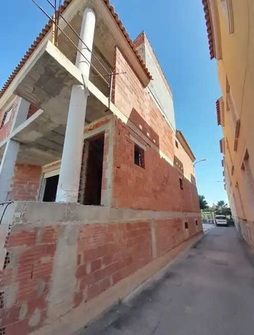 Außenansicht von Gebäude zum Verkauf in Orihuela