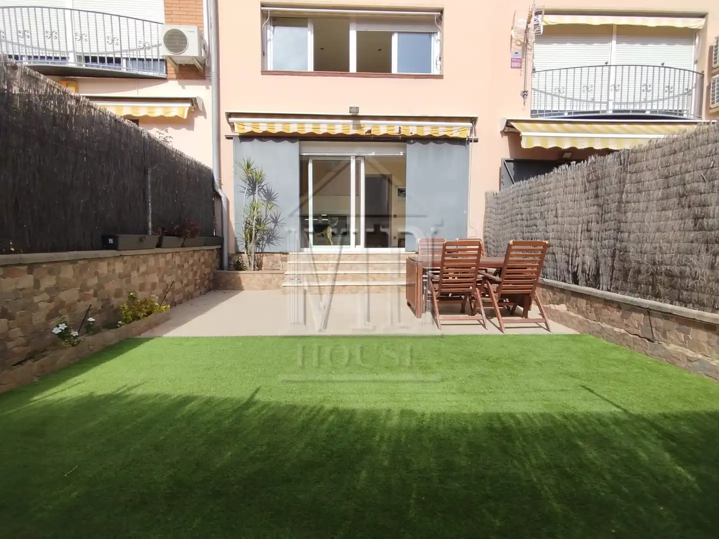 Terrassa de Casa adosada en venda en Badalona amb Aire condicionat, Calefacció i Jardí privat