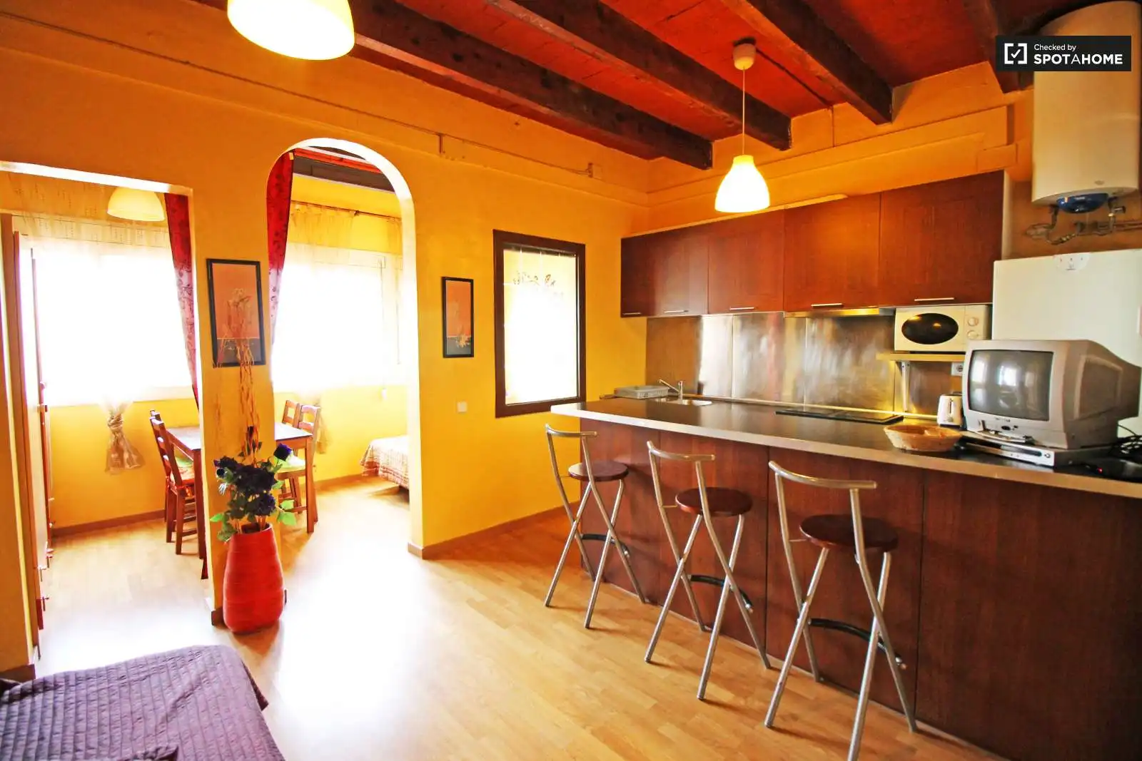 Room in Sant Pere, Sta. Caterina i la Ribera