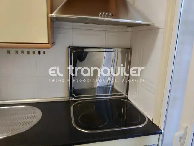 Cuina de Pis de lloguer en Madrid amb Aire condicionat, Terrassa i Moblat