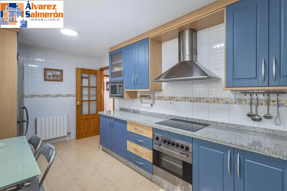 Cocina de Casa o chalet en venta en Huétor Vega con Terraza, Piscina y Balcón