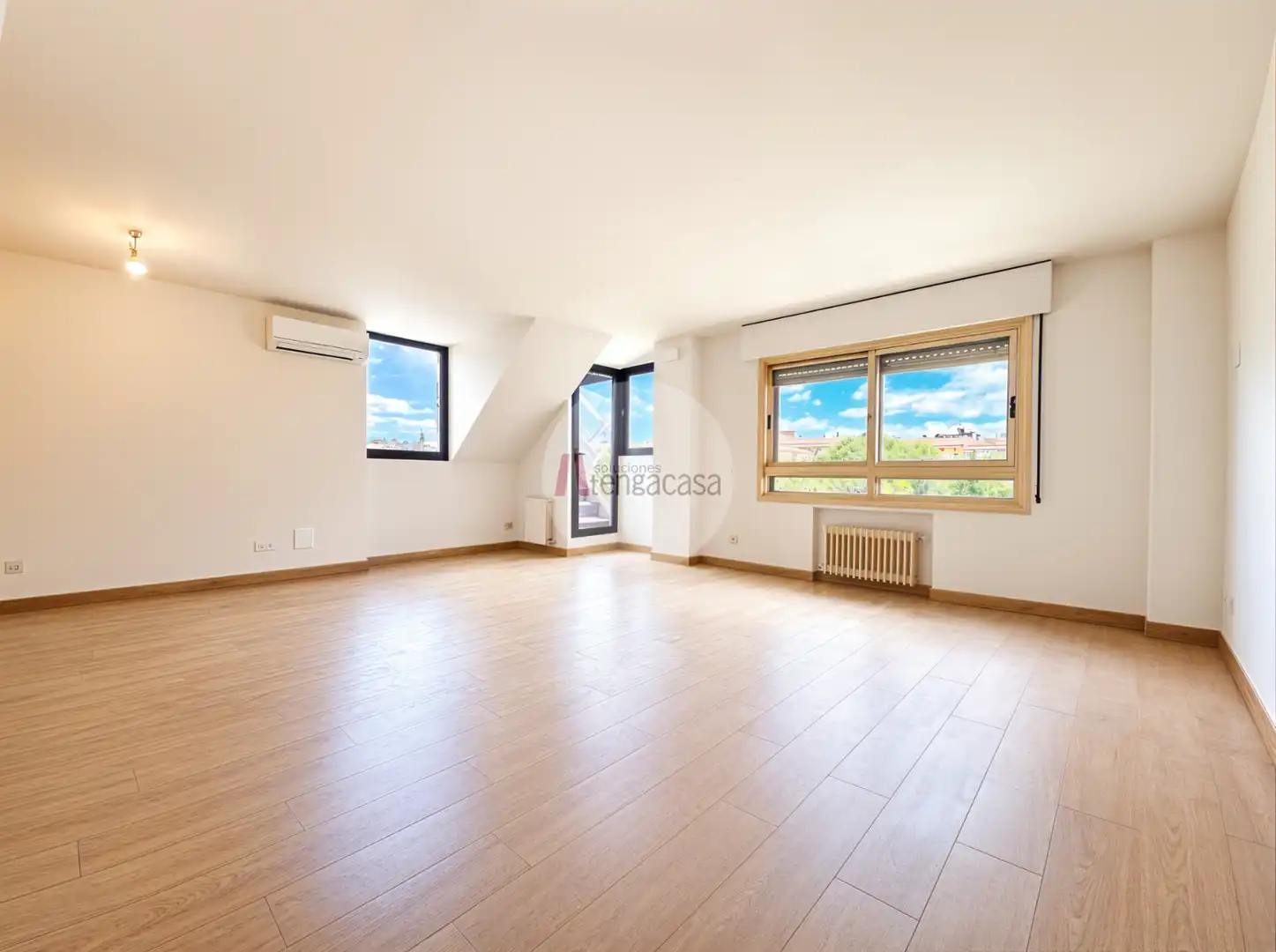 Bedroom of Attic for rent in Pozuelo de Alarcón  with Air Conditioner, Heating and Parquet flooring