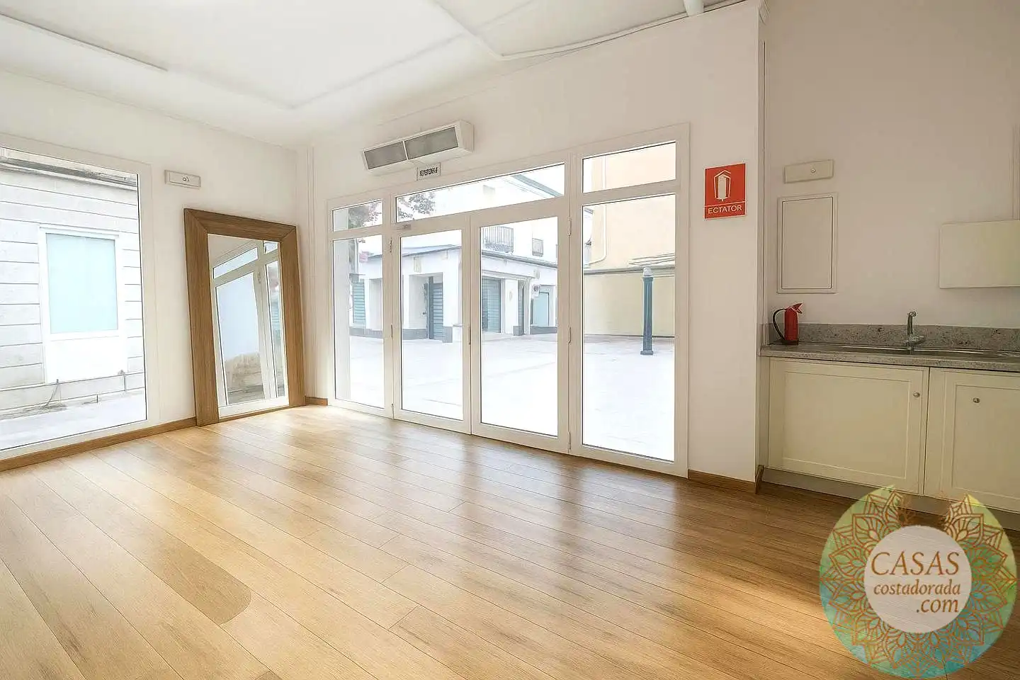 Business premises for sale in Carrer Constitució