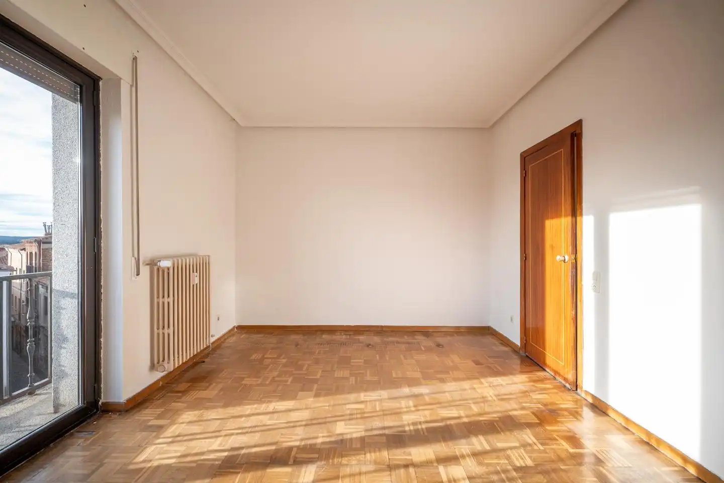 Dormitori de Pis en venda en Ávila amb Calefacció, Parquet i Terrassa