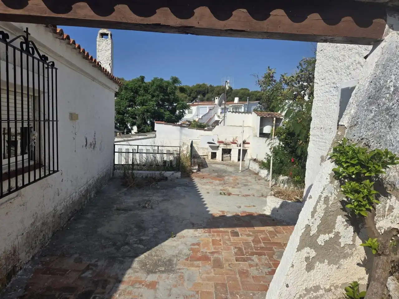 Vista exterior de Casa o xalet en venda en Cunit amb Jardí privat i Terrassa