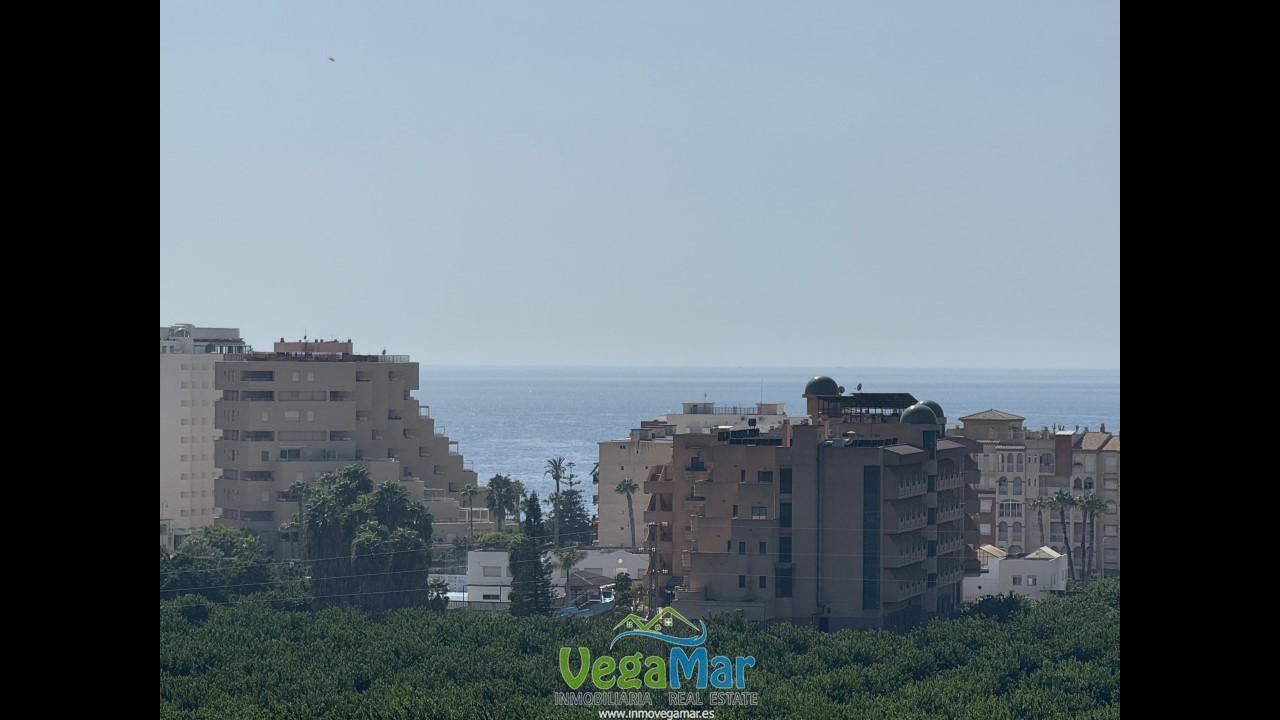 Vista exterior de Dúplex en venda en Almuñécar amb Aire condicionat, Terrassa i Moblat