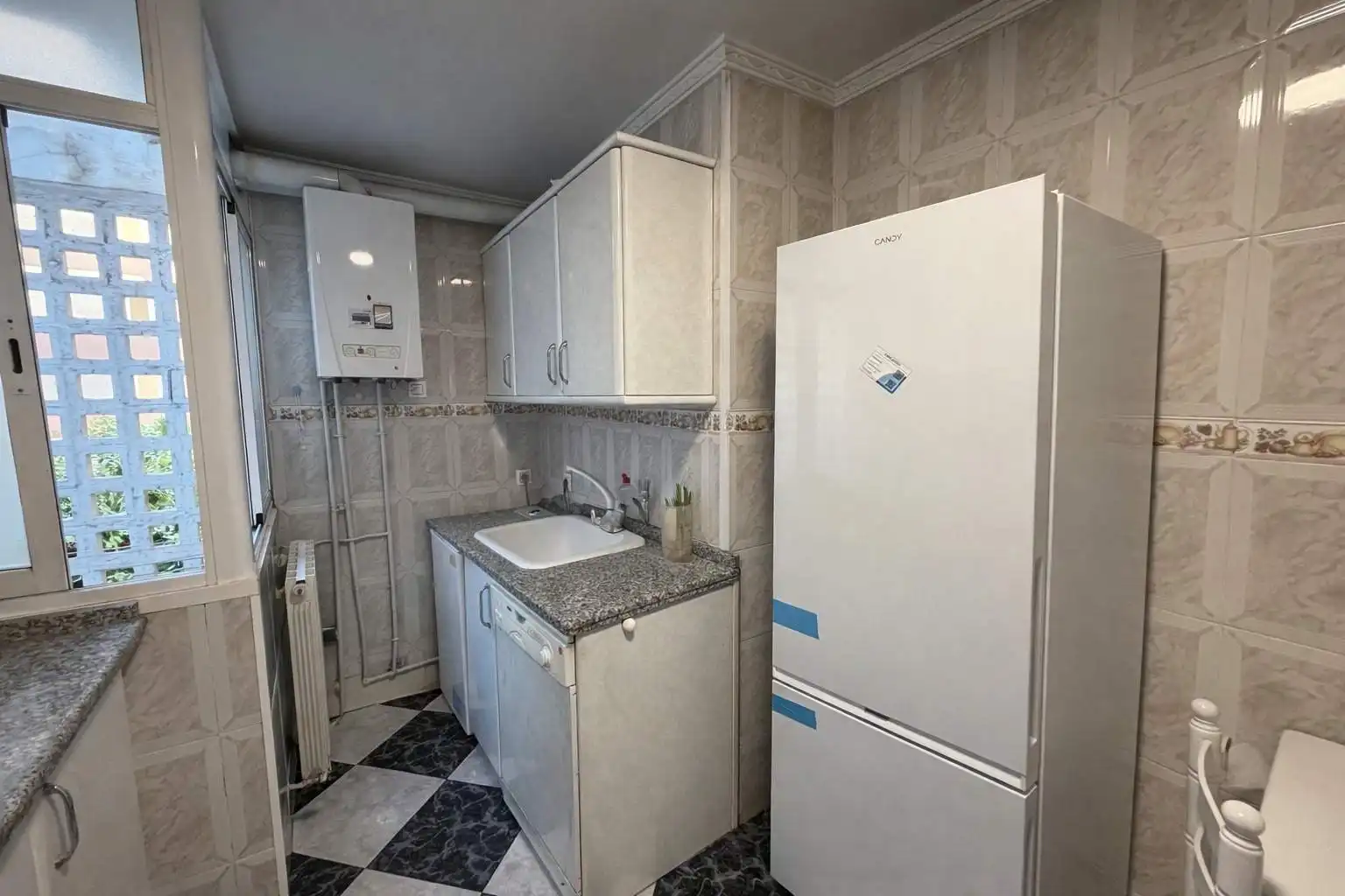 Cocina de Piso en venta en  Sevilla Capital con Balcón