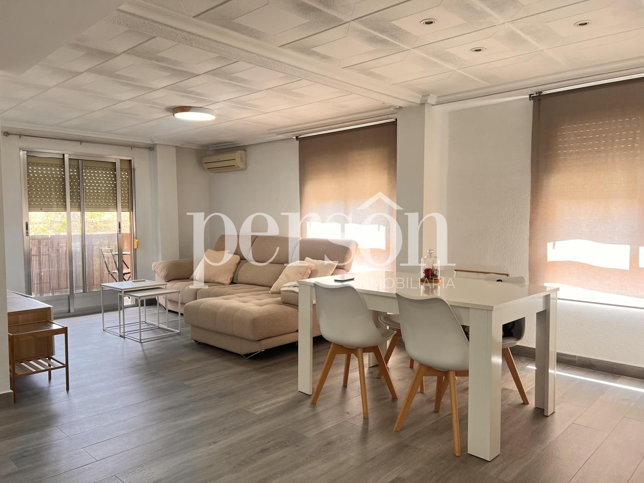 Sala d'estar de Pis de lloguer en Xirivella amb Aire condicionat, Parquet i Moblat