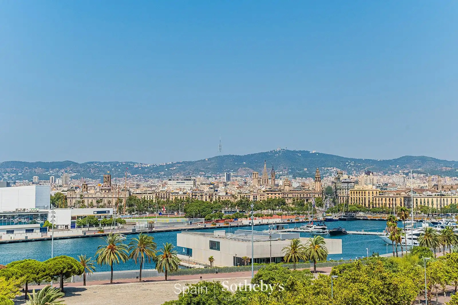 Vista exterior de Ático en venta en Barcelona con Aire acondicionado, Terraza y Piscina