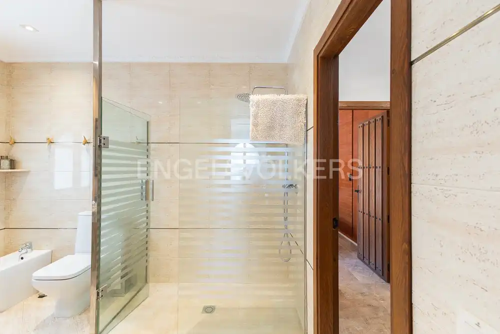Baño de Casa o chalet de alquiler en Manises con Aire acondicionado, Calefacción y Jardín privado