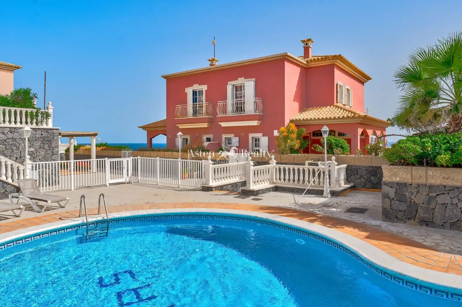 Casa aparellada amb piscina en venda a Juan Carlos I 115, imagen 2
