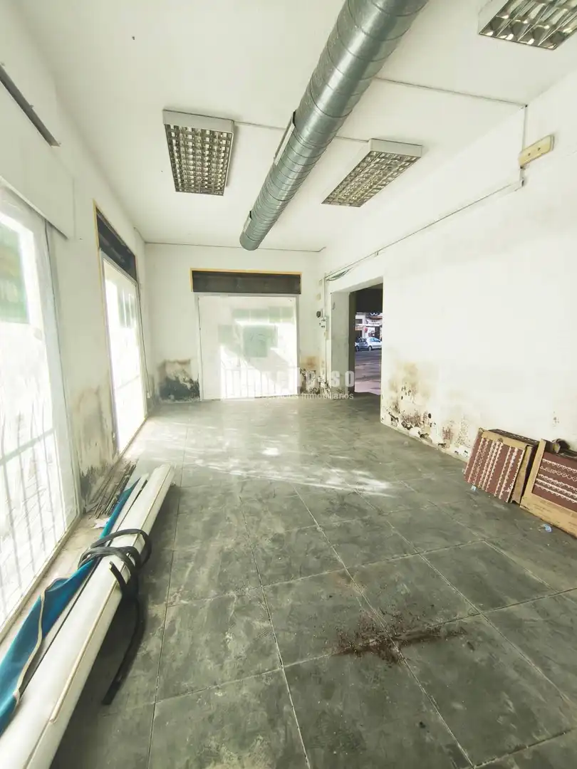 Local comercial en venta en Cruz de Humilladero, imagen 2