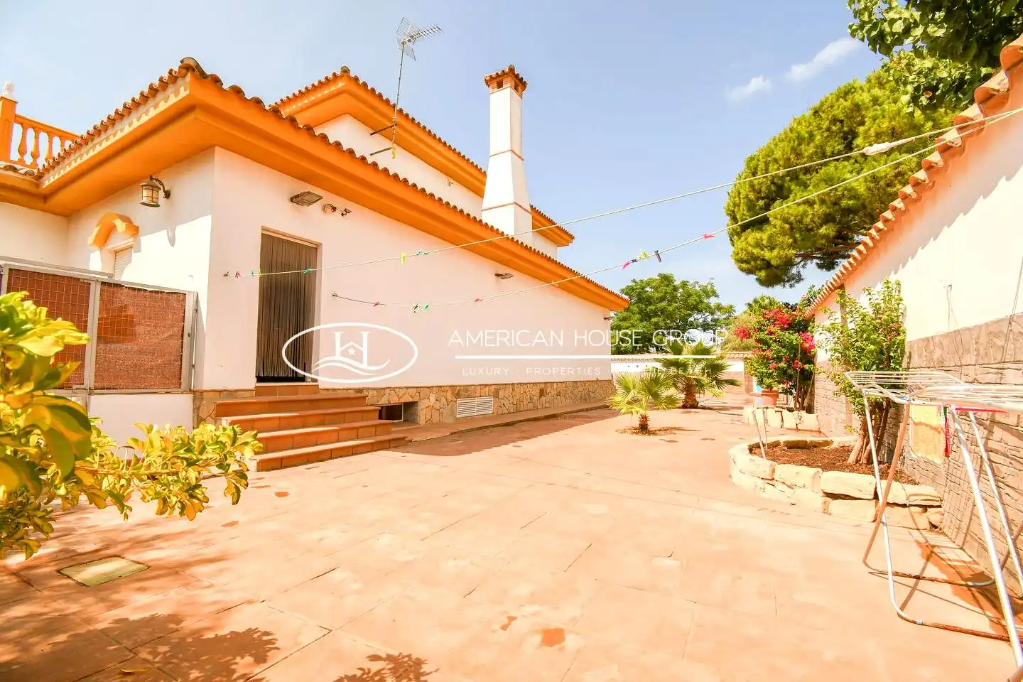 Exterior view of Houses for sale in Chiclana de la Frontera  with Air Conditioner, Heating and Private garden