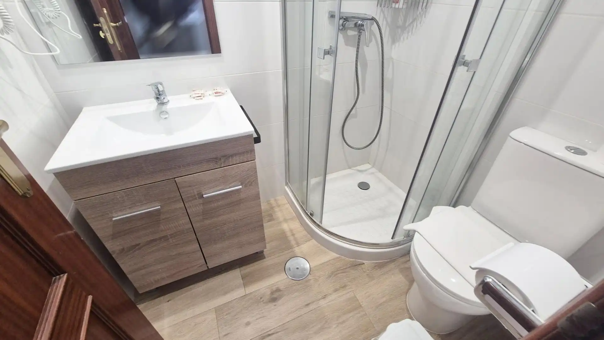 Bathroom of Study for rent in Salamanca  with Heating, Furnished and Balcony