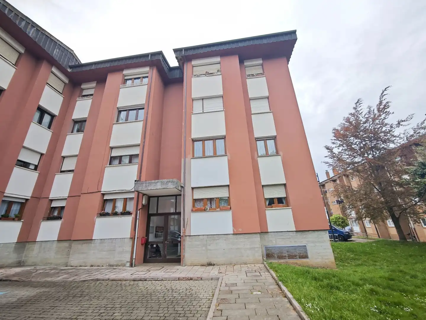 Vista exterior de Piso en venta en Llanes con Calefacción