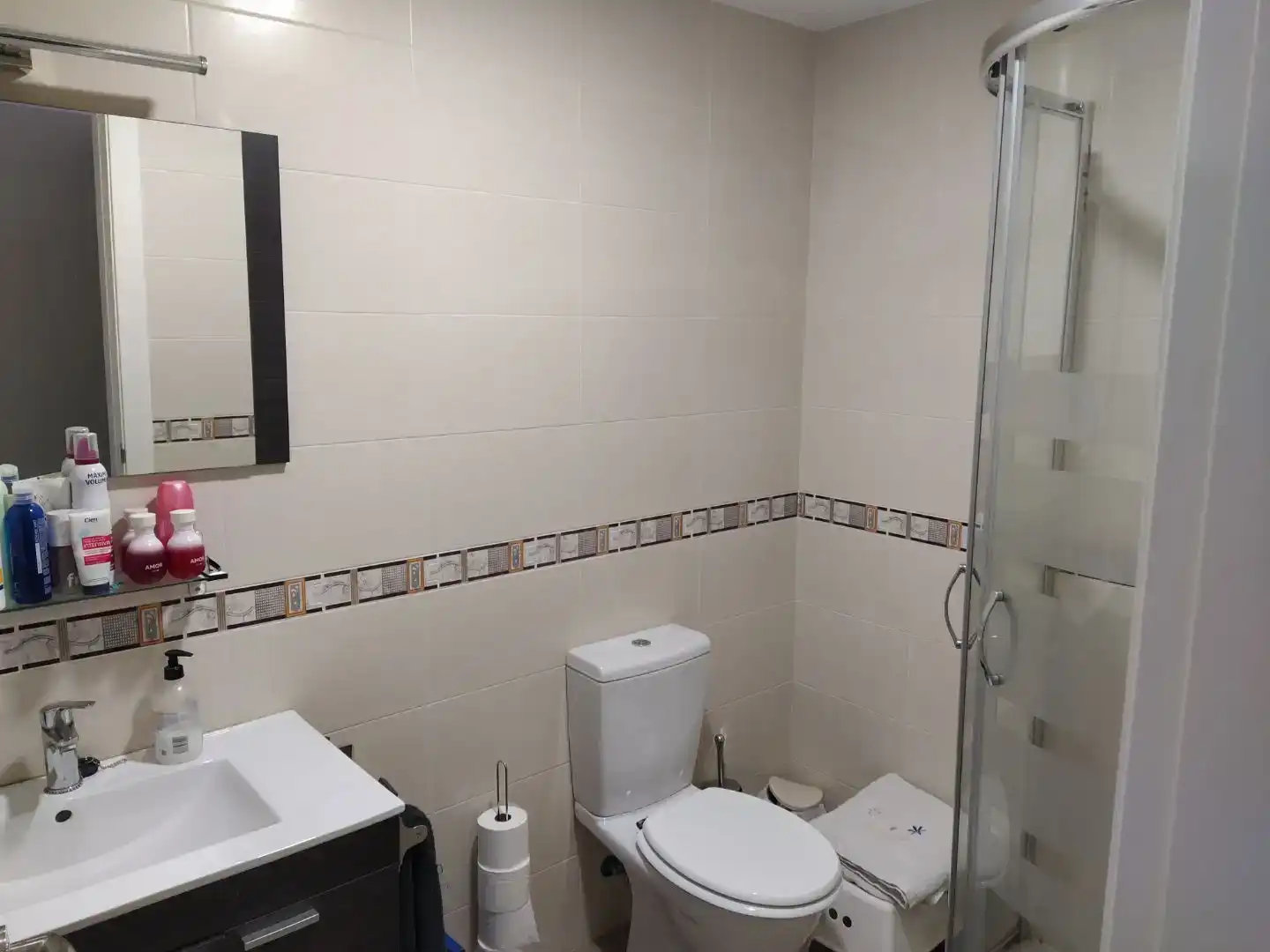 Bany de Pis en venda en Villalobón amb Parquet, Traster i Moblat