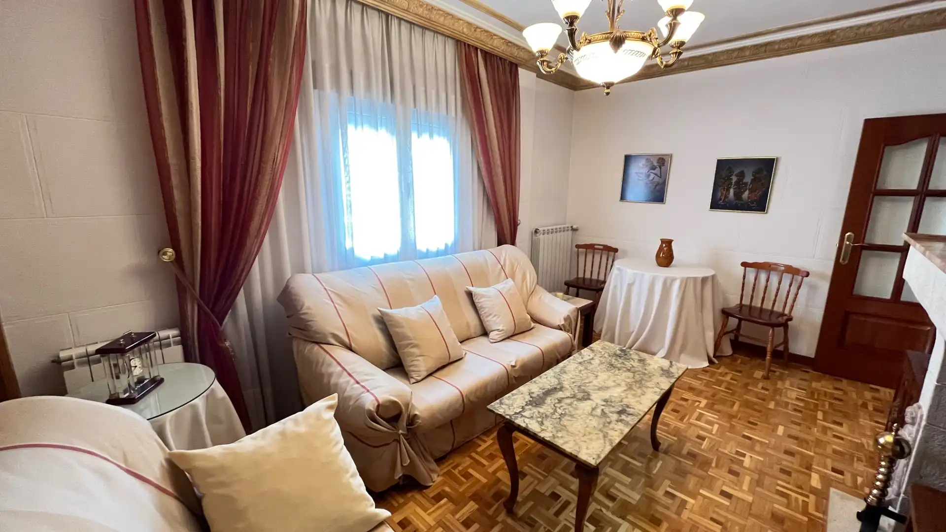 Sala d'estar de Pis en venda en Valladolid amb Calefacció, Parquet i Moblat