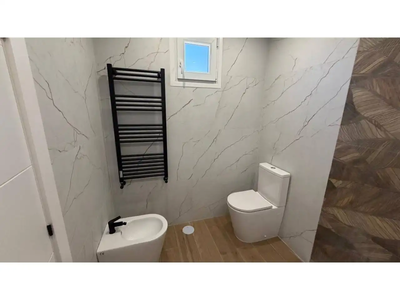 Badezimmer von Einfamilien-Reihenhaus zum Verkauf in Motilleja mit Heizung und Terrasse
