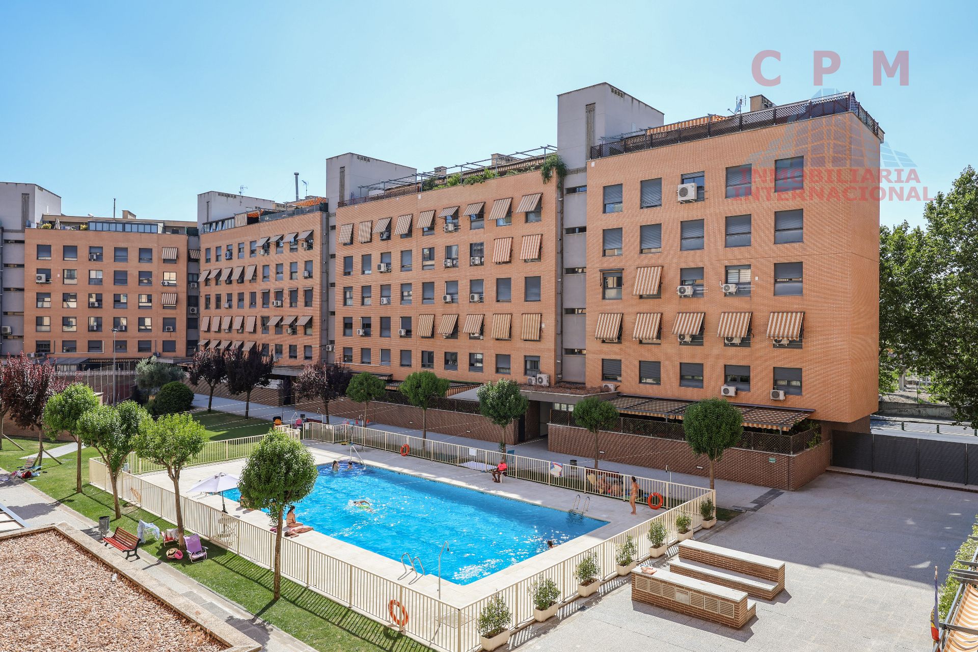 Swimming pool of Flat to rent in Coslada  with Air Conditioner, Heating and Parquet flooring