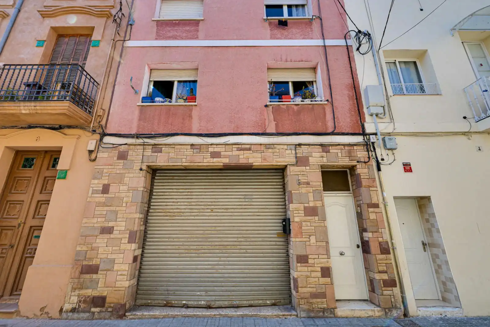Vista exterior de Edificio en venta en Santa Coloma de Gramenet