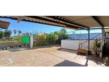 Chalet con piscina en venta en Sur