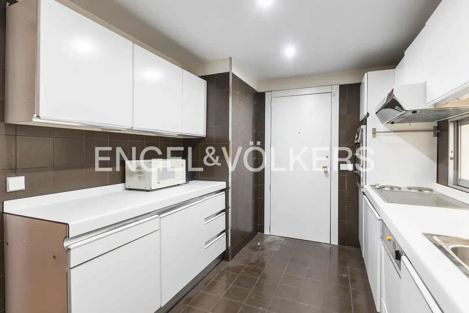 Kitchen of Flat for sale in Madrid  with Heating, Private garden and Terrace