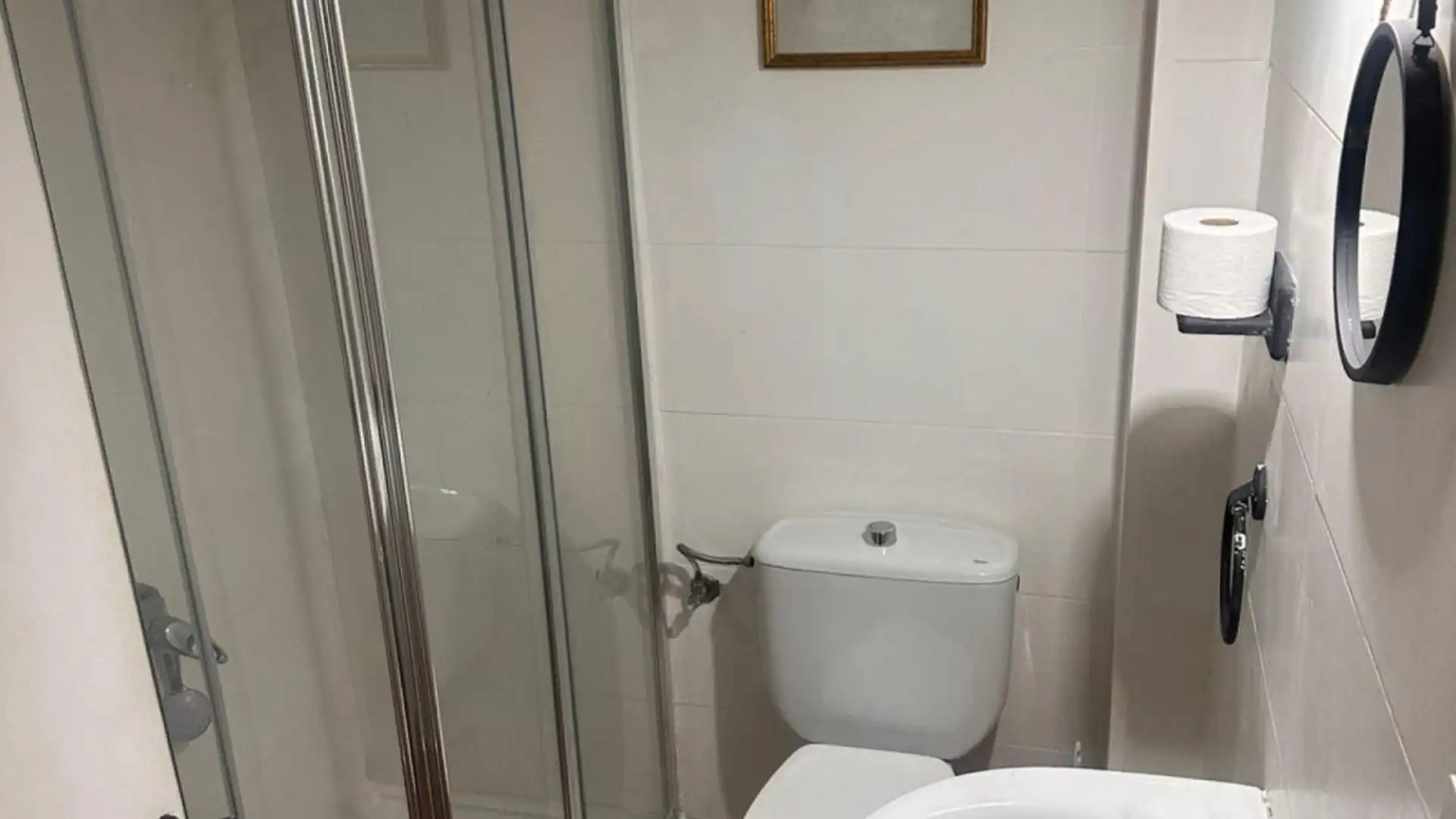 Baño de Apartamento de alquiler en  Granada Capital con Aire acondicionado, Calefacción y Amueblado